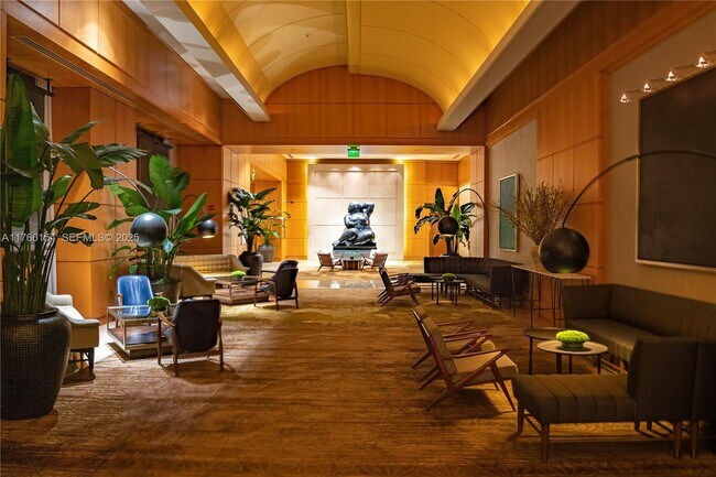 Building Photo - 1435 Brickell Ave