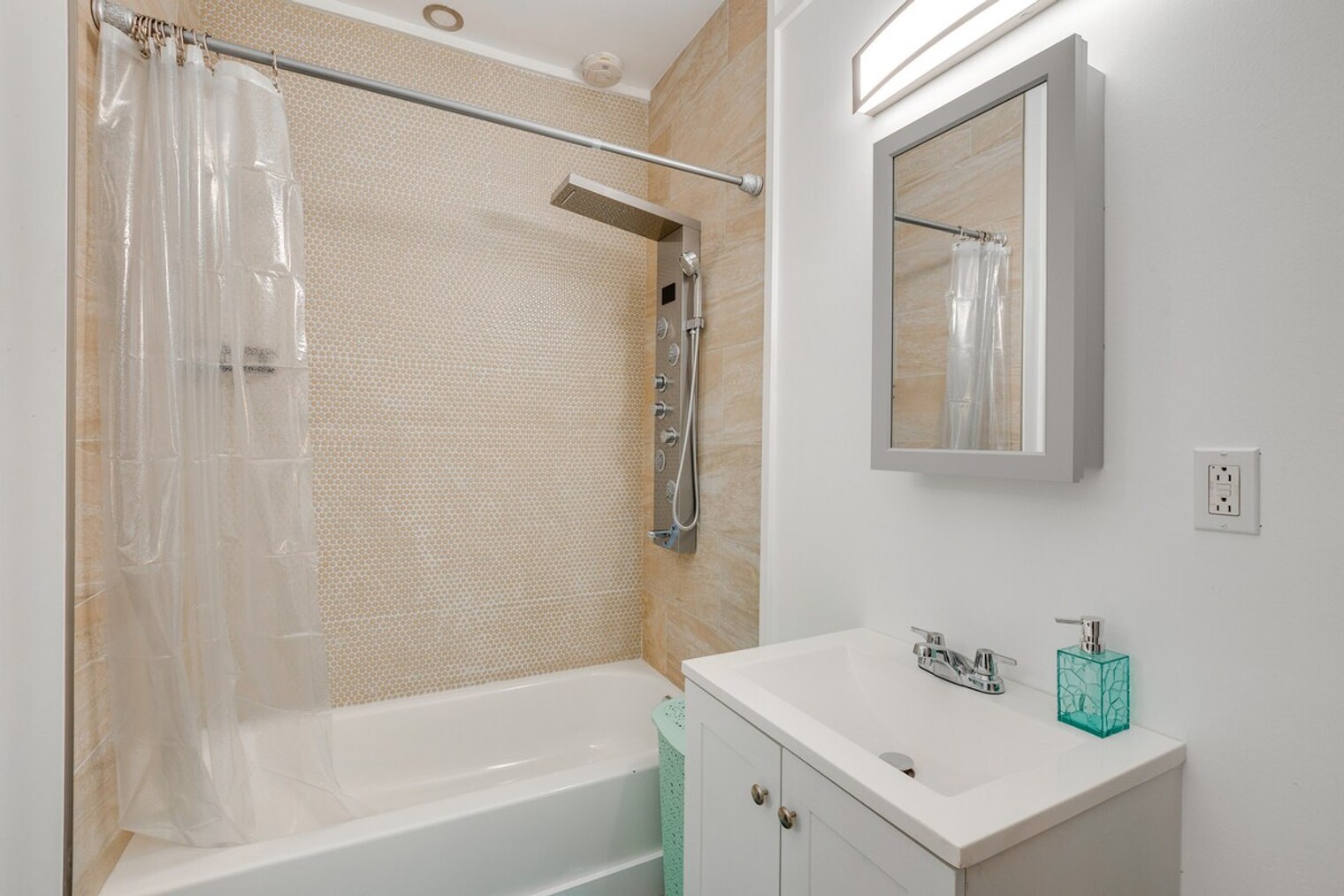 Building Photo - 318 Meeker Ave