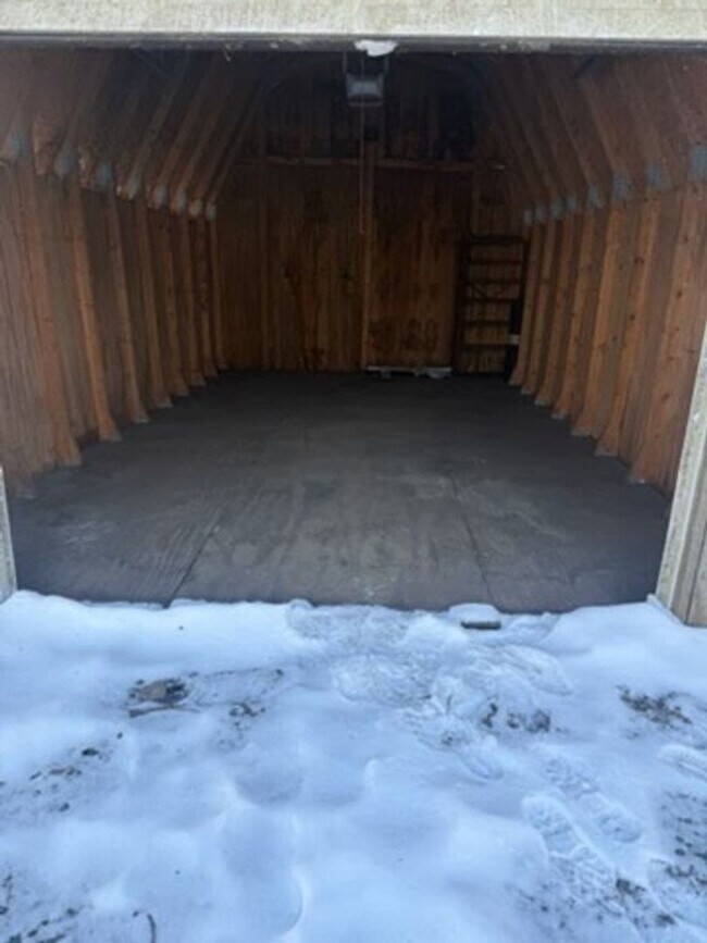 Building Photo - 7670 E 280 N