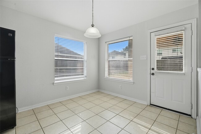 Building Photo - 5755 Lightstone Ln