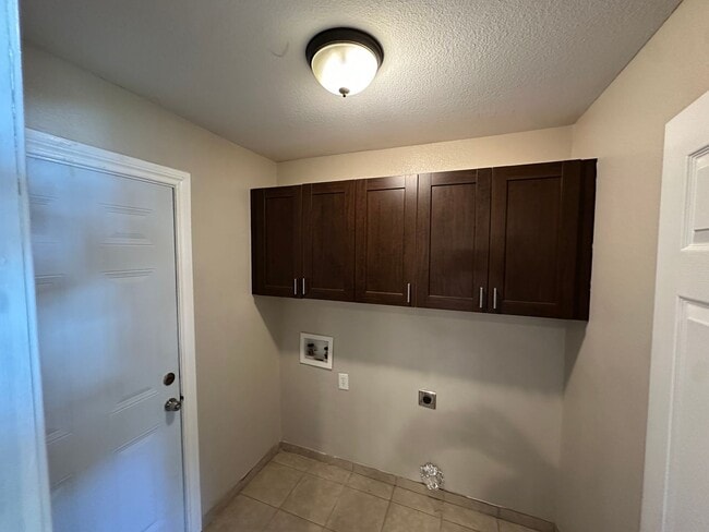 Building Photo - 1592 College Pkwy