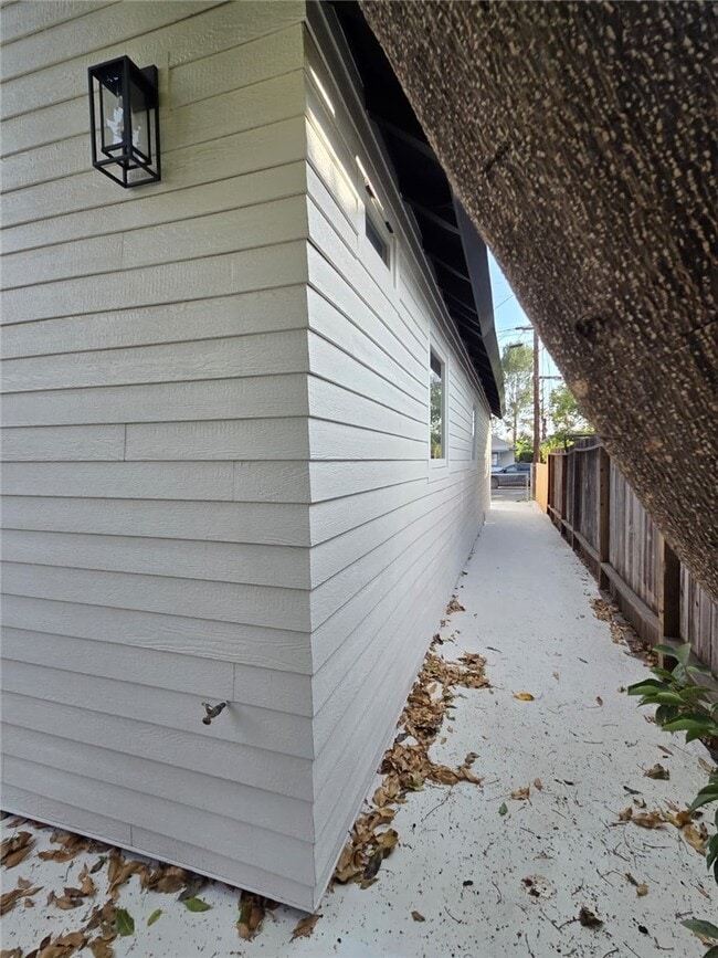 Building Photo - 227 N Ave 60