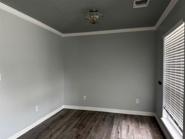 Building Photo - 430 Center Way