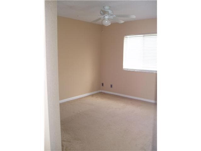 Building Photo - 3027 N Evergreen Cir