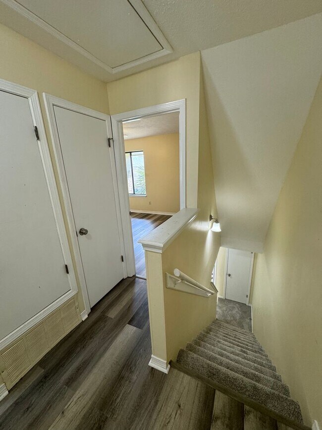 Building Photo - Great Two Bedroom-Freshly Remodeled-$500.00 off first months rental rate with approved application!