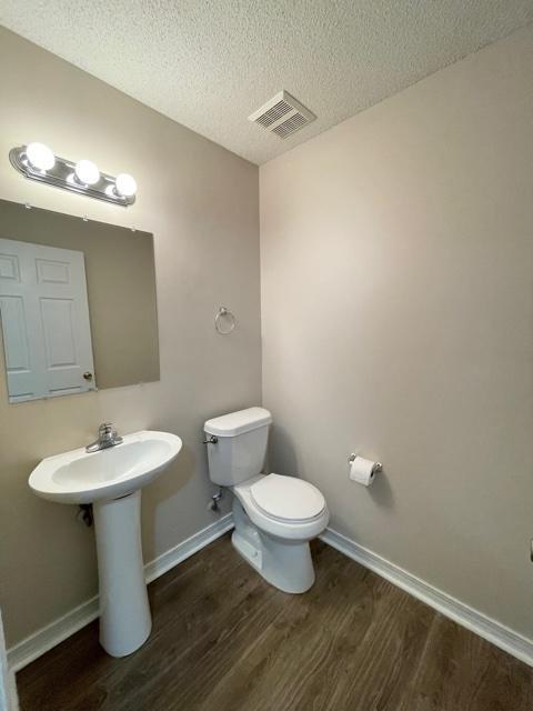 Building Photo - 925 Village Ln