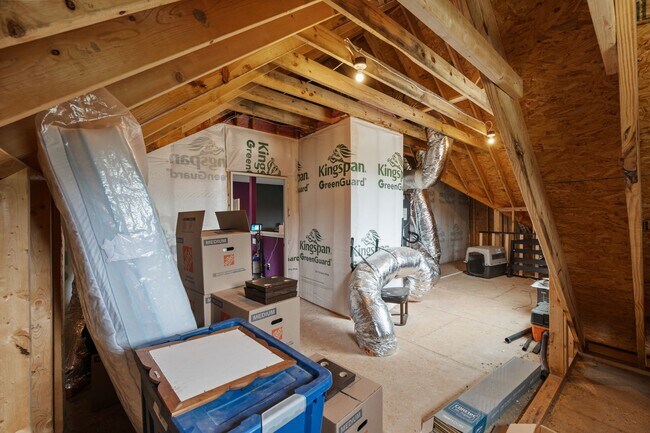 Building Photo - Spacious 6-Bedroom Home with Private Backyard in Norfolk