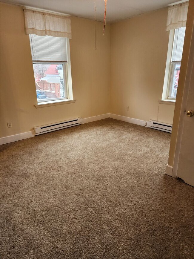 Building Photo - 1 E Elger St