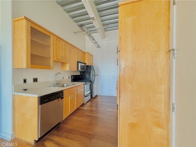 Building Photo - 312 W 5th St