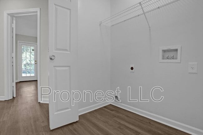 Building Photo - 1676 Joy Cir