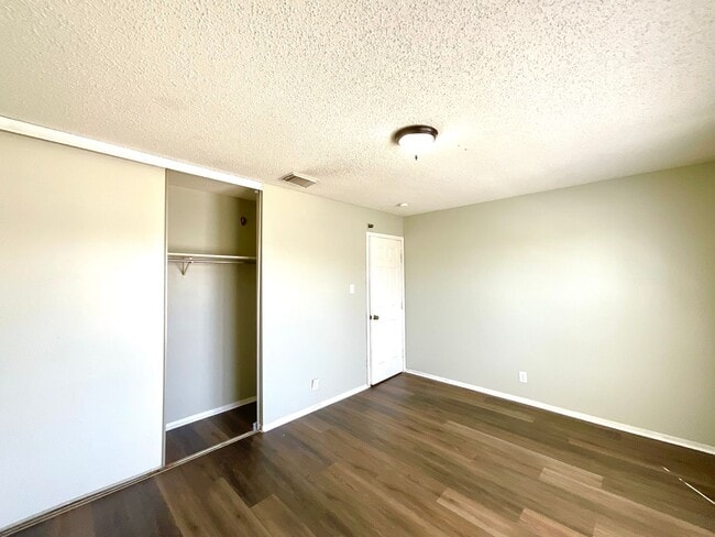 Building Photo - 3BD/2.5BA Dover Ridge Home Near 1604 – No Carpet, Fenced Yard & Covered Patio!