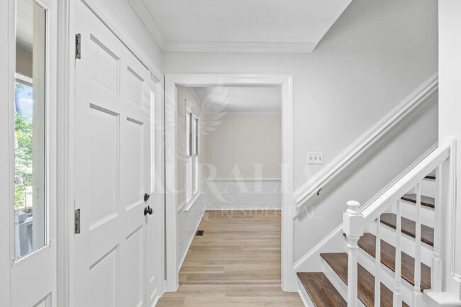 Building Photo - 623 Elmwood Ct