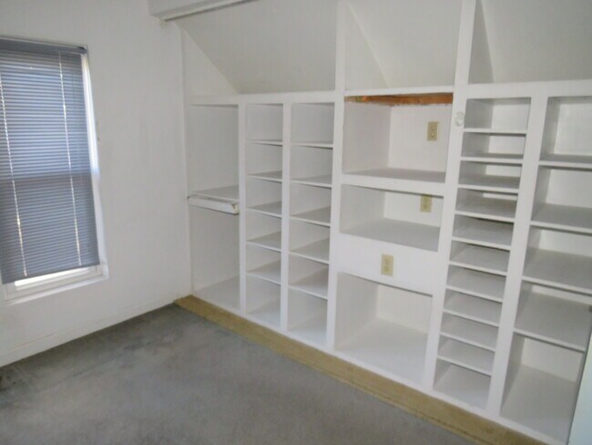 Building Photo - 2002 Cottage Ave