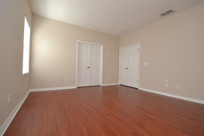 Building Photo - Gorgeous 4/3 Townhome in Oviedo ~ 2.5 Car ...