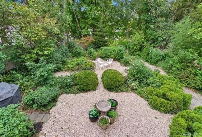 Building Photo - 22 School St