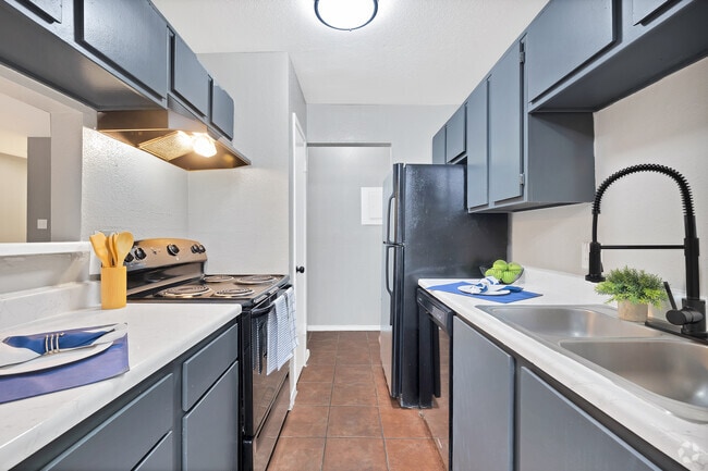 1BR, 1BA - 750SF - Kitchen - Miramar