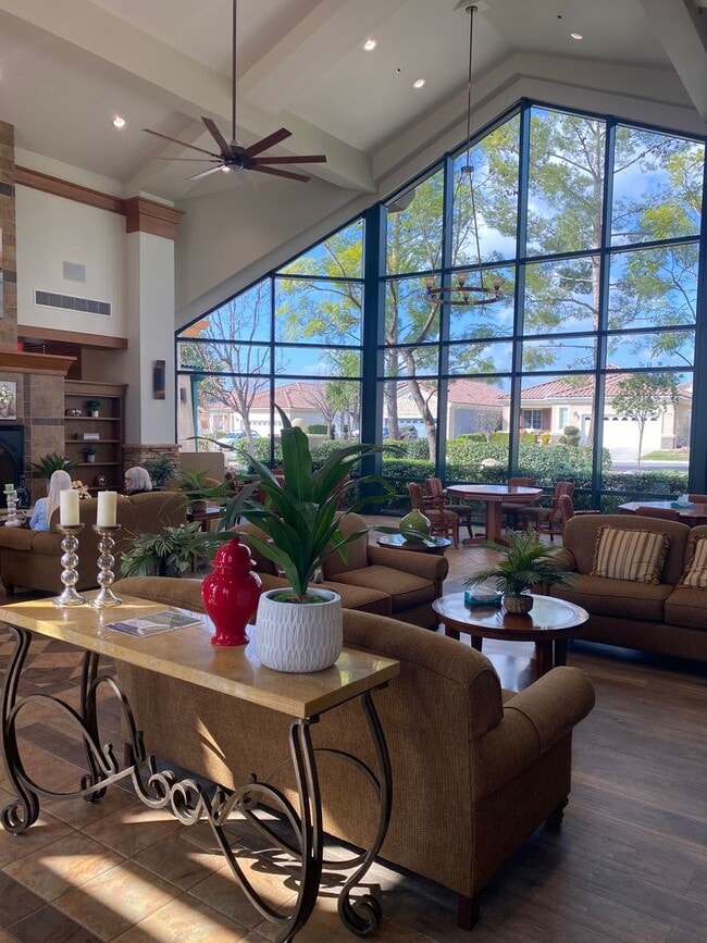 Building Photo - Sweet Senior Rental in Solera