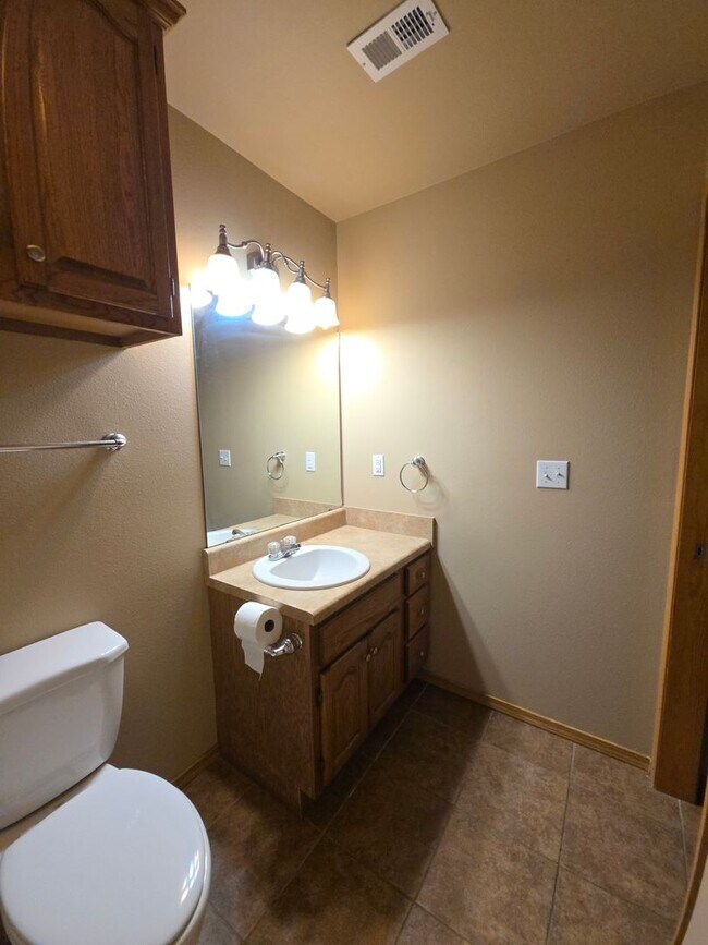 Building Photo - 619 Resimont Dr