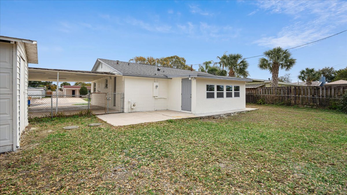 Building Photo - 4800 Key Largo Dr W