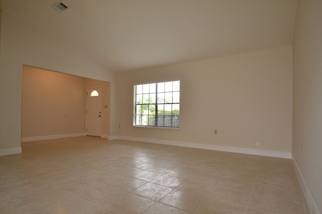 Building Photo - Gorgeous fully renovated 4 BR Oviedo Home ...