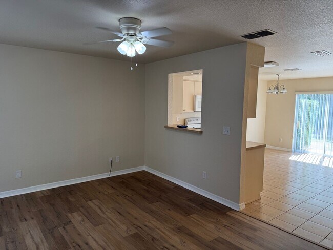 Building Photo - 2 Bedroom/2 1/2 Bathroom End Unit Apartment