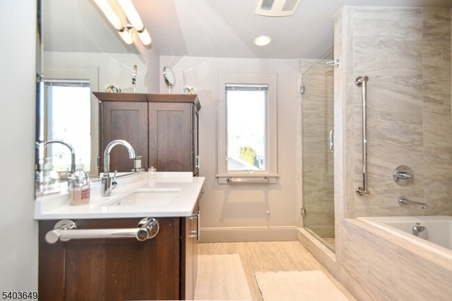 Building Photo - 11 Morris Ct