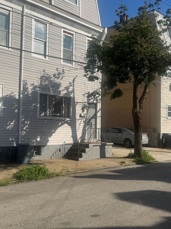 Building Photo - 5132–5134 Keystone St