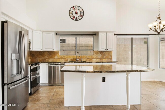 Building Photo - 4611 E Fernwood Ct