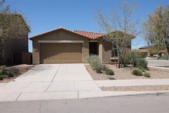 Building Photo - Desirable La Estancia Neighboorhood
