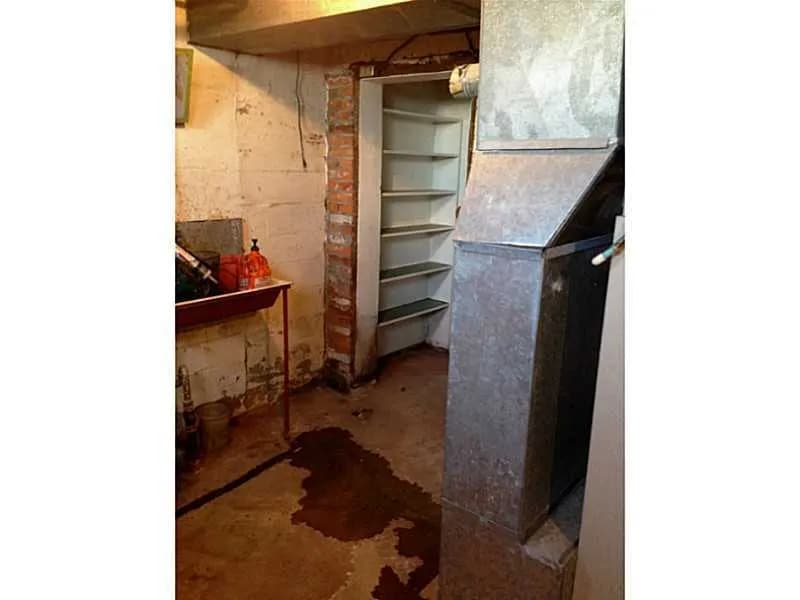 Building Photo - 200 N Sycamore Ave