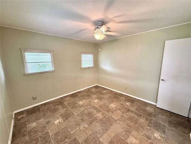 Building Photo - 410 49th Ave Terrace W