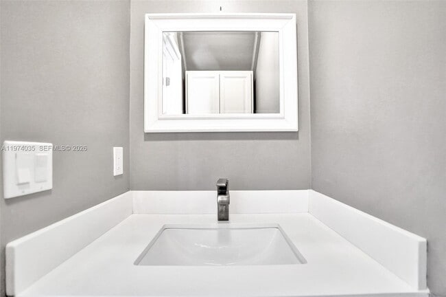 Building Photo - 2901 Dorchester Ln