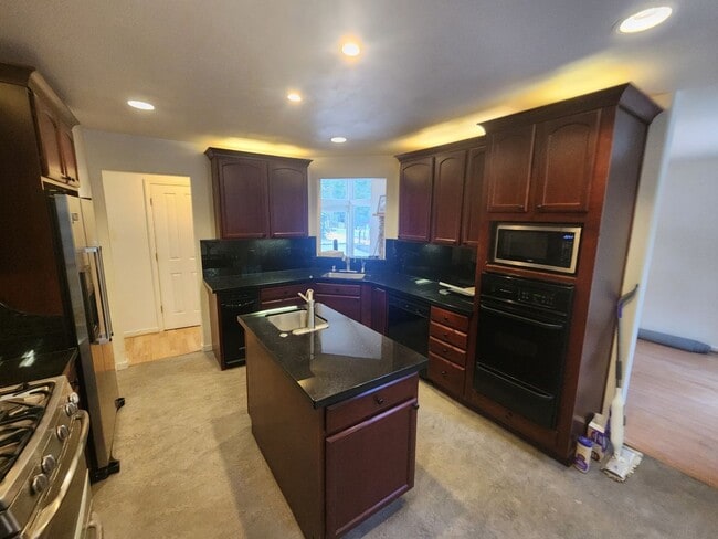 Building Photo - New to the Rental Market! Custom 3 Bdrm Hm w/Garage