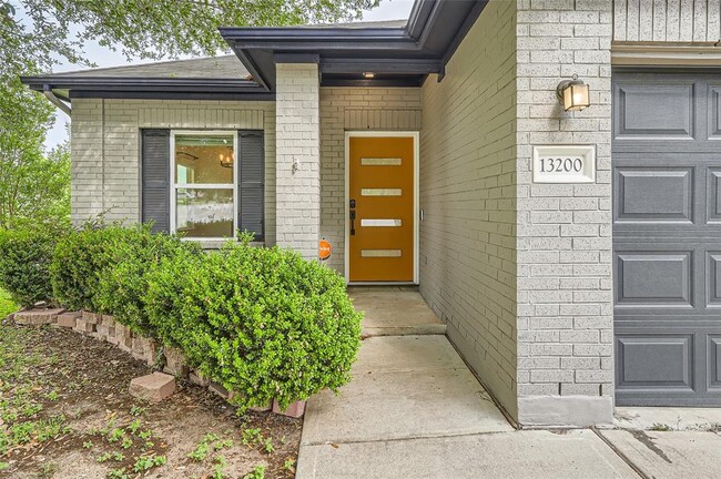 Building Photo - 13200 Constellation Dr