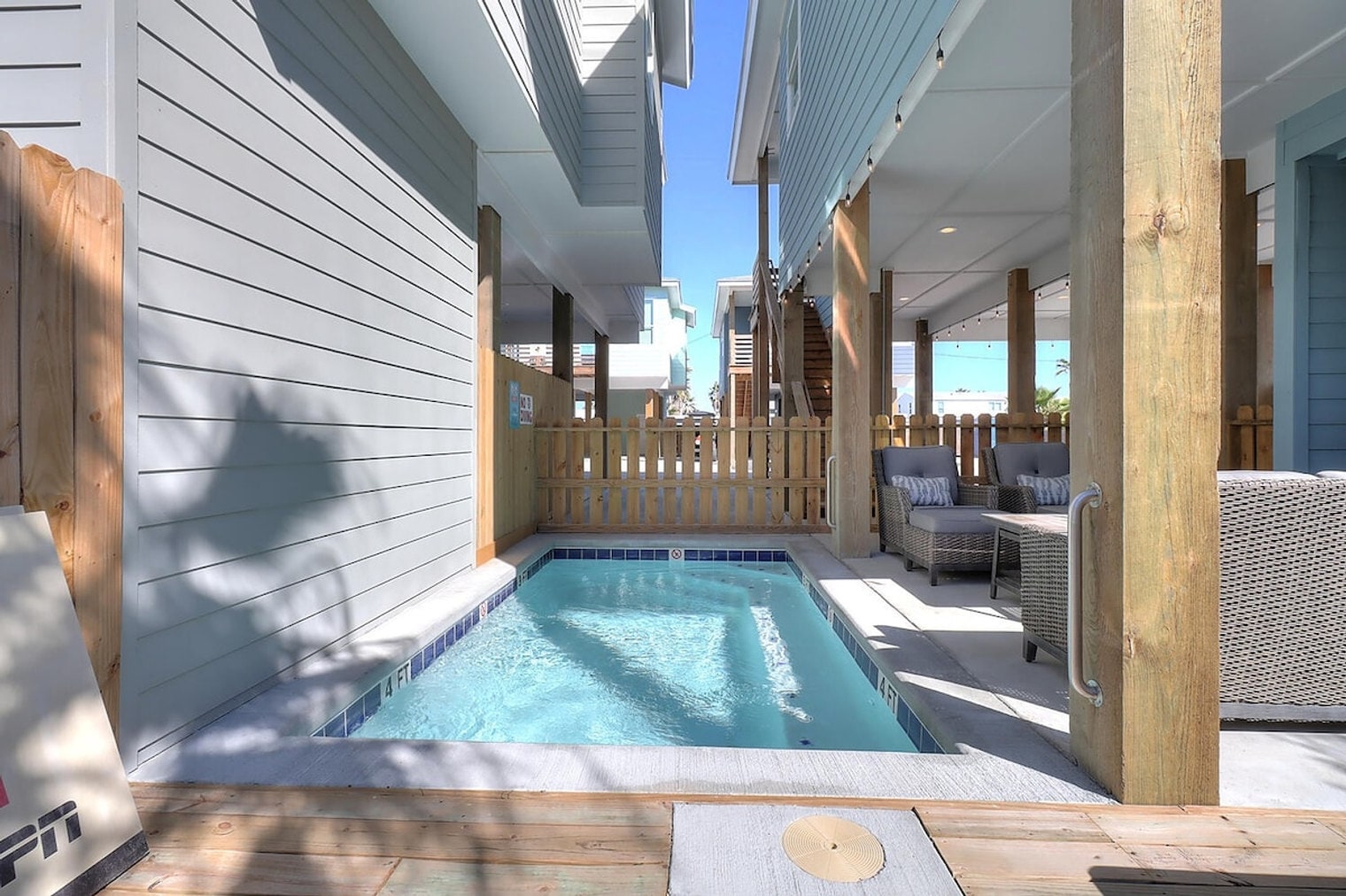 Building Photo - 1624 Eleventh Street-SI ID1023226P