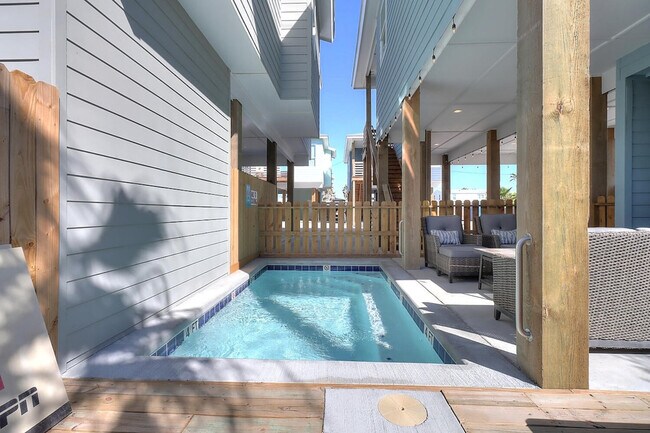 Building Photo - 1624 Eleventh Street-SI ID1023226P