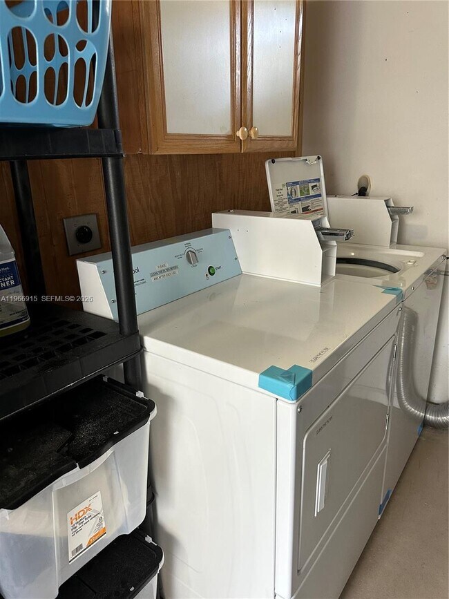 Building Photo - 415 32nd St