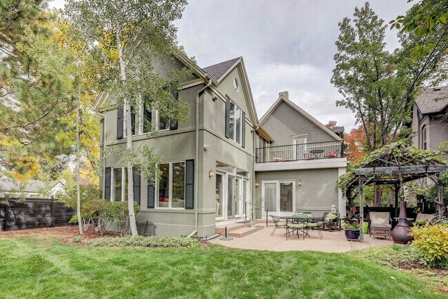 Building Photo - 2105 S Fillmore St