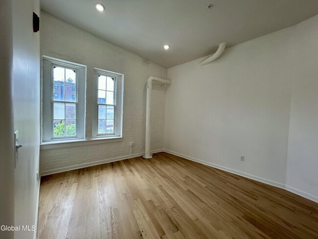 Building Photo - 155 River St