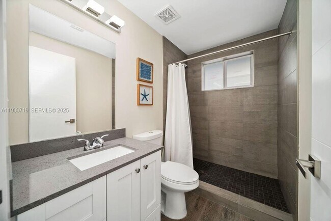 Building Photo - 2311 Scott St