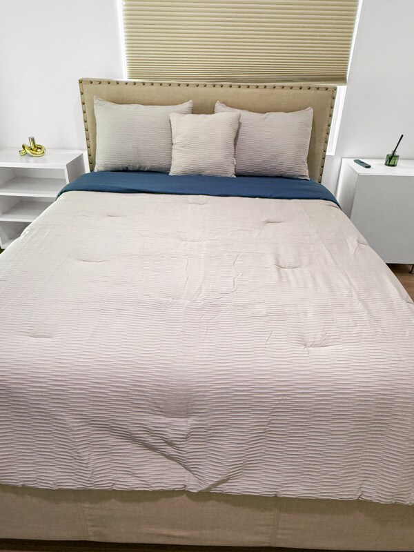 Building Photo - 1521 W 37th Pl