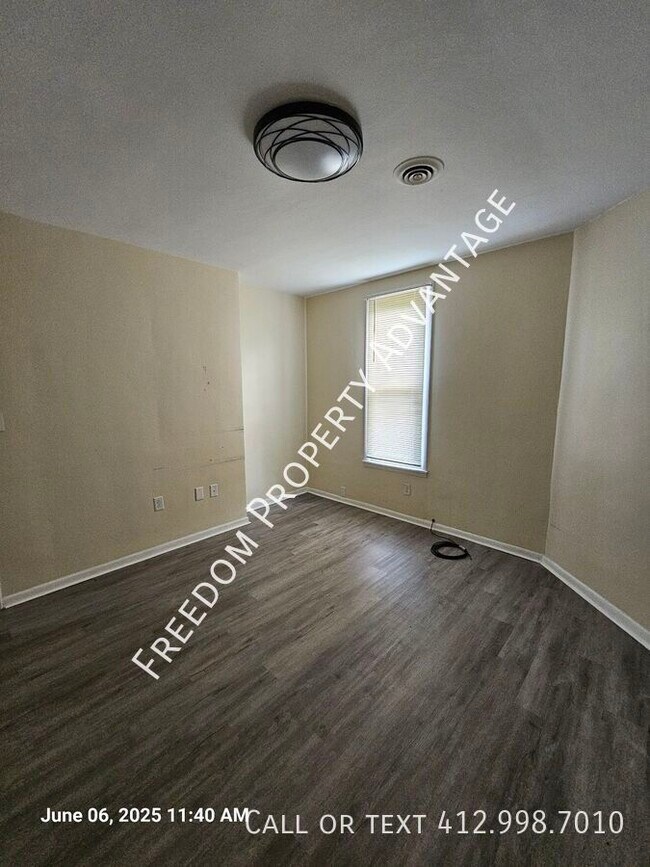 Building Photo - 130 Hall Ave