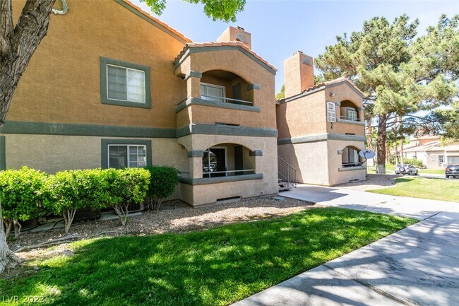 Building Photo - 221 Mission Newport Ln