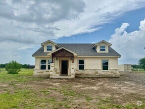 Building Photo - 1075 County Rd 678 E Natalia, TX 78059