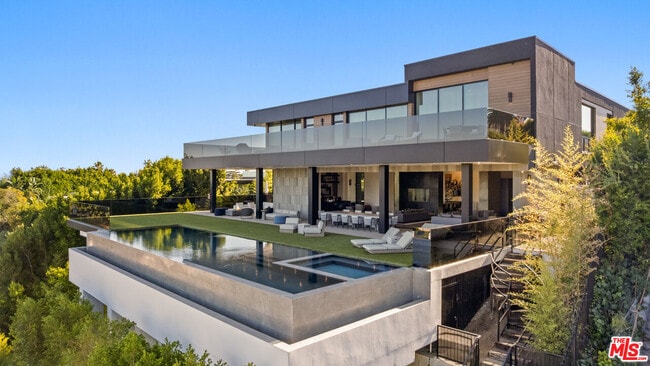 Building Photo - 1140 Summit Dr