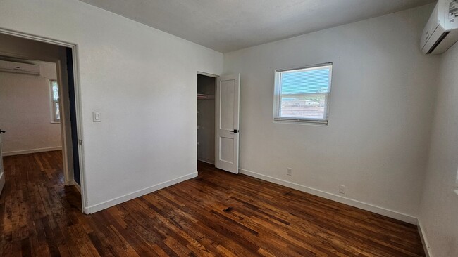Building Photo - 2 Bed 1 bath