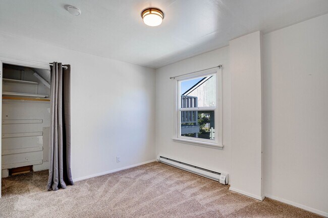 Building Photo - 3221210