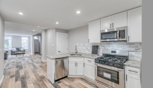 Building Photo - Luxurious 4-Bed/2-Bath Townhome in Cecil B. Moore! Available NOW!