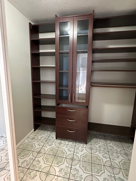 Building Photo - 4160 Country Garden Ave