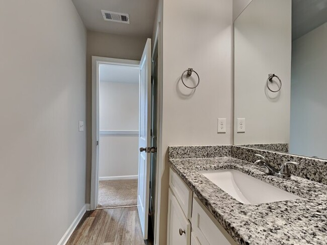 Building Photo - One Month FREE Move-in Special!